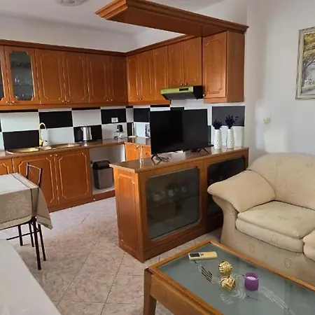 Adri Prefect Apartment *